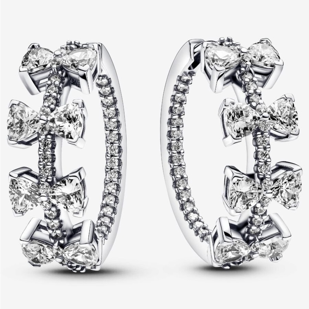 Pandora Sparkling Bow Row Hoop Earrings
Sterling silver Never Used